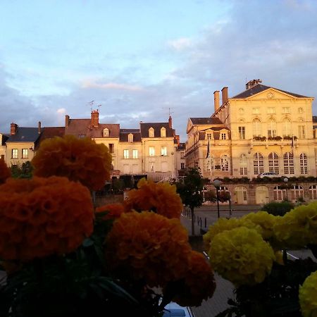 Hotel Au Lion D'Or Nogent-le-Rotrou Exteriér fotografie